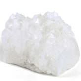 YATOJUZI Clear Quartz Cluster brillant sur bureau, ambiance energisante.