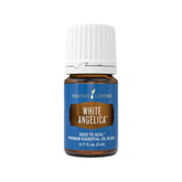 White Angelica de Young Living, bouteille-versement, pour un rituel apaisant et aromatique.