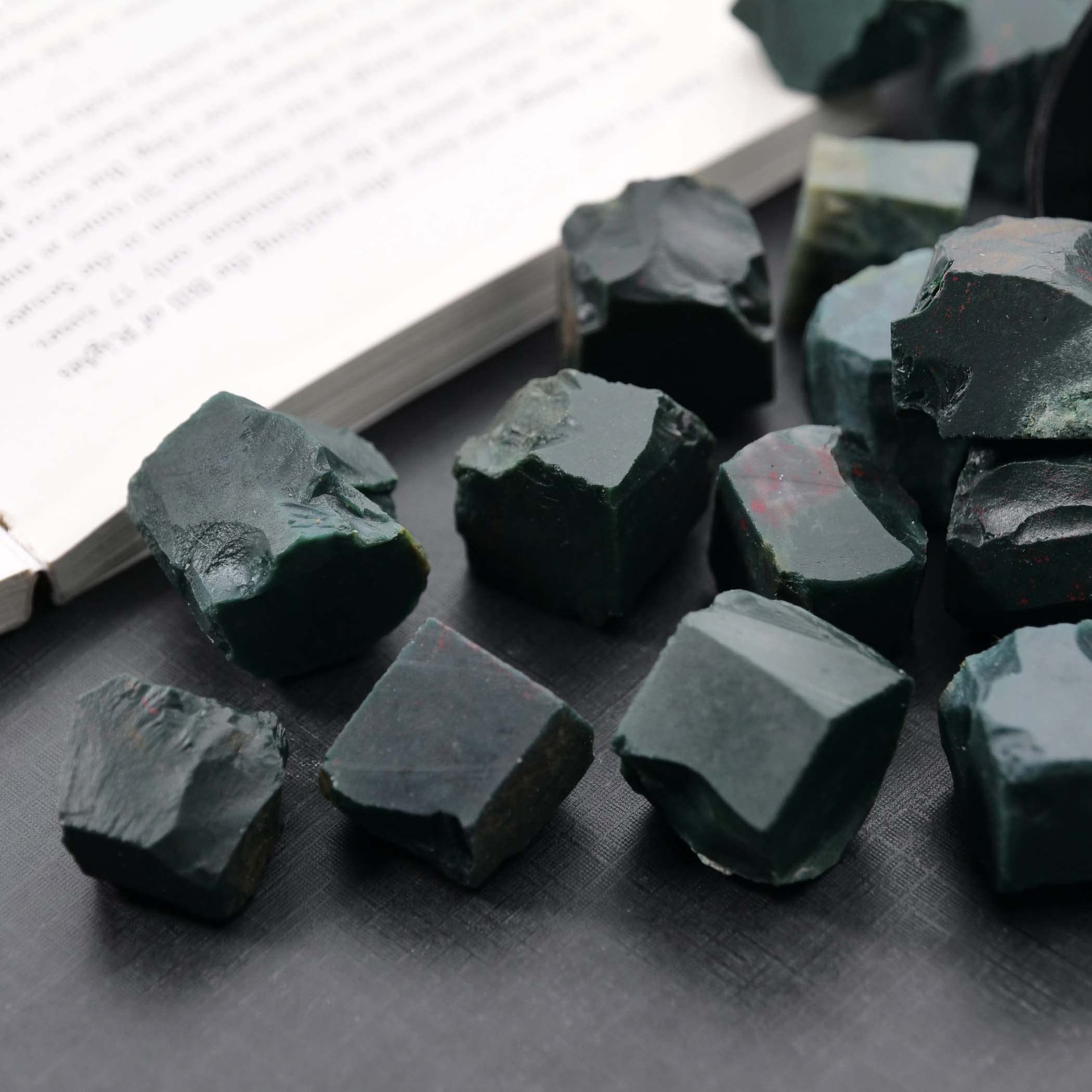 ABHISUBYA Bloodstone déco chakra — cristaux pour ambiance zen.