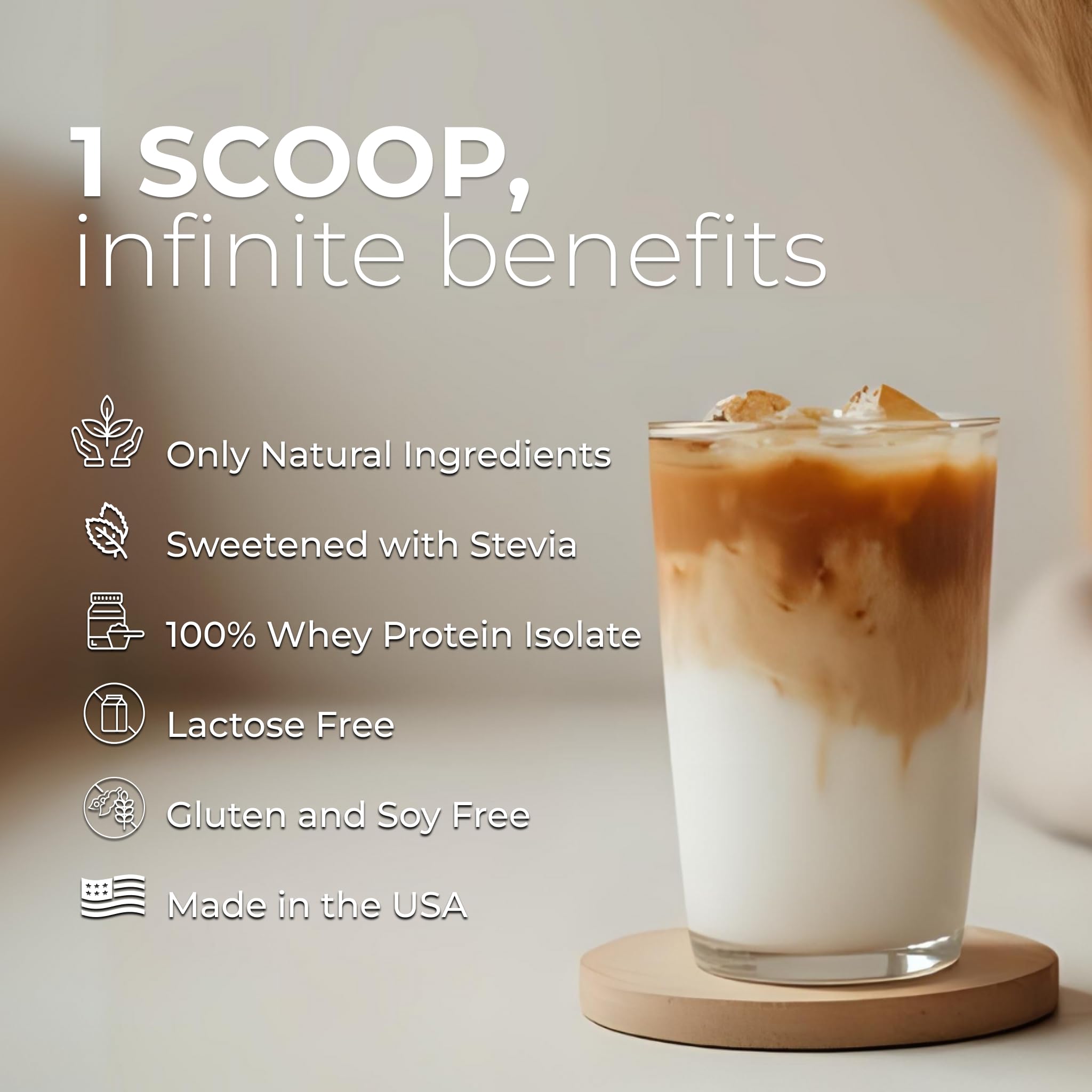 Verre surmonté d’un café mochaccino, parfum riche et goût séduisant.