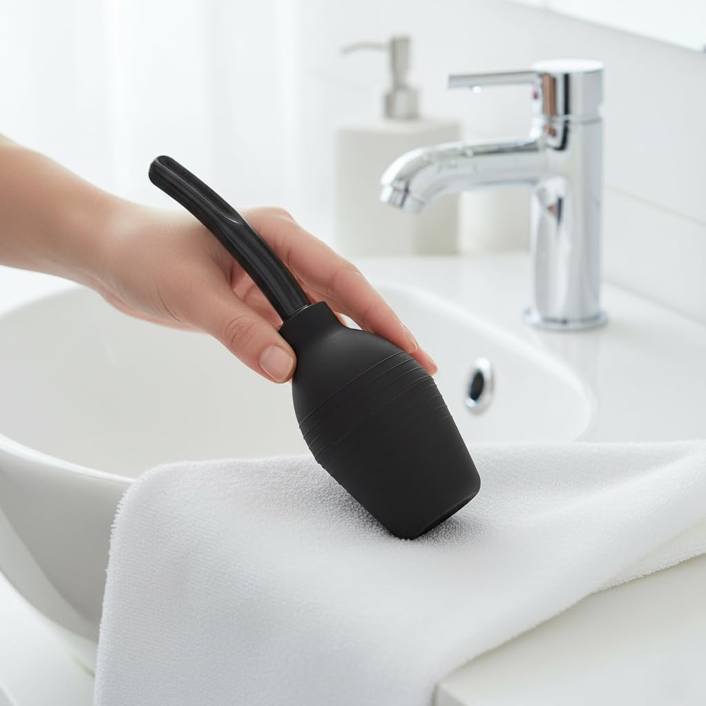 Embout douche anal Abyclean noir prêt à l'emploi.