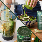 Poudre Aduna Super Greens Eau : diluer facilement dans l’eau pour démarrer la journée.