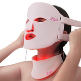 Aesthifae masque thérapie lumière rouge sur le visage et le cou pour une peau lumineuse.
