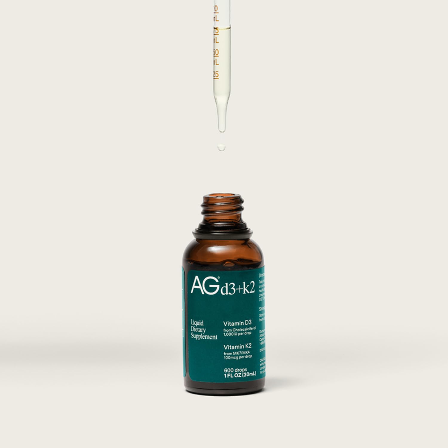 AG1 D3K2: base huile favorisant biodisponibilité et goût agréable.