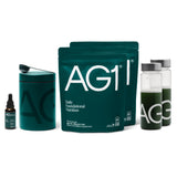 Bouteille AG1 Greens ouverte prête pour la routine quotidienne.