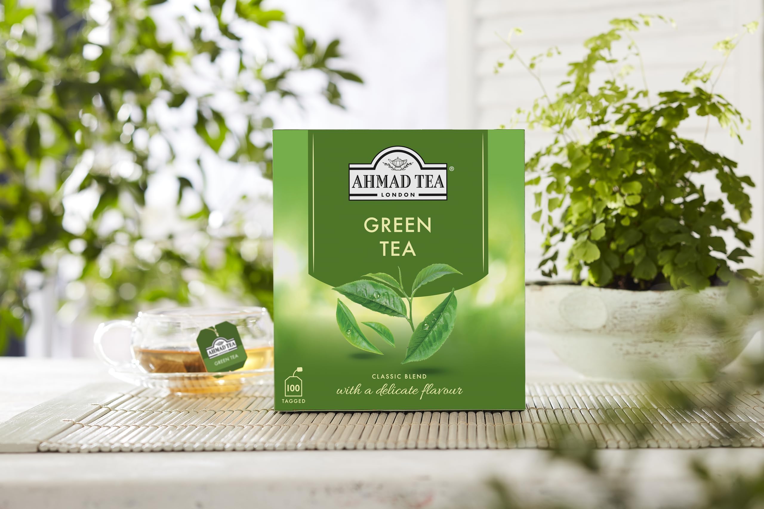 Ahmad Tea Thé Vert – servir nature avec citron pour une touche rafraîchissante.
