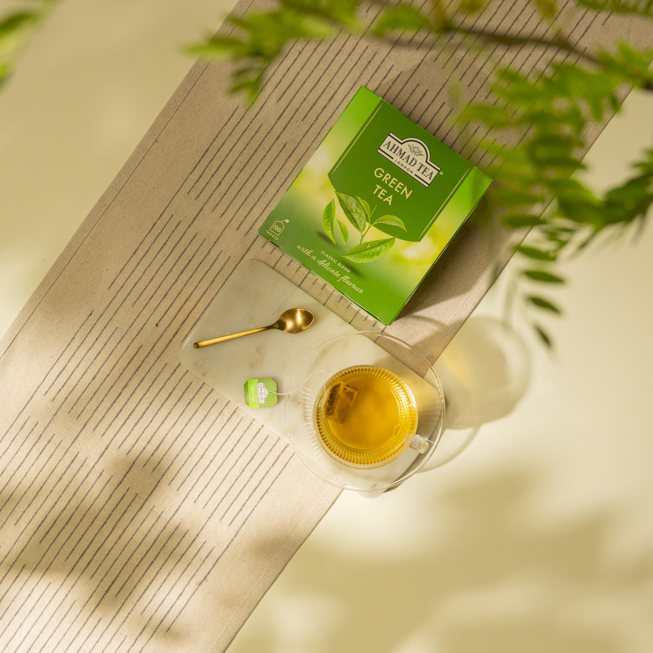 Ahmad Tea Thé Vert – origine Golden Triangle assure qualité et saveur authentique.