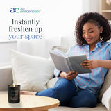 Air Esscentials Bougie en Soja dans un contenant élégant, parfaite pour le bureau.