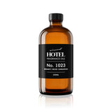 Air-Scent Baccarat Bouteille Pour: vue du versement précis du parfum durable.