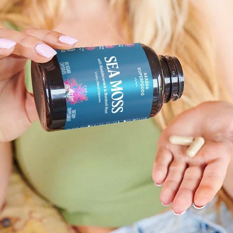 Capsules Akasha Superfoods Sea Moss, racine de bardane incluse pour des nutriments naturels.