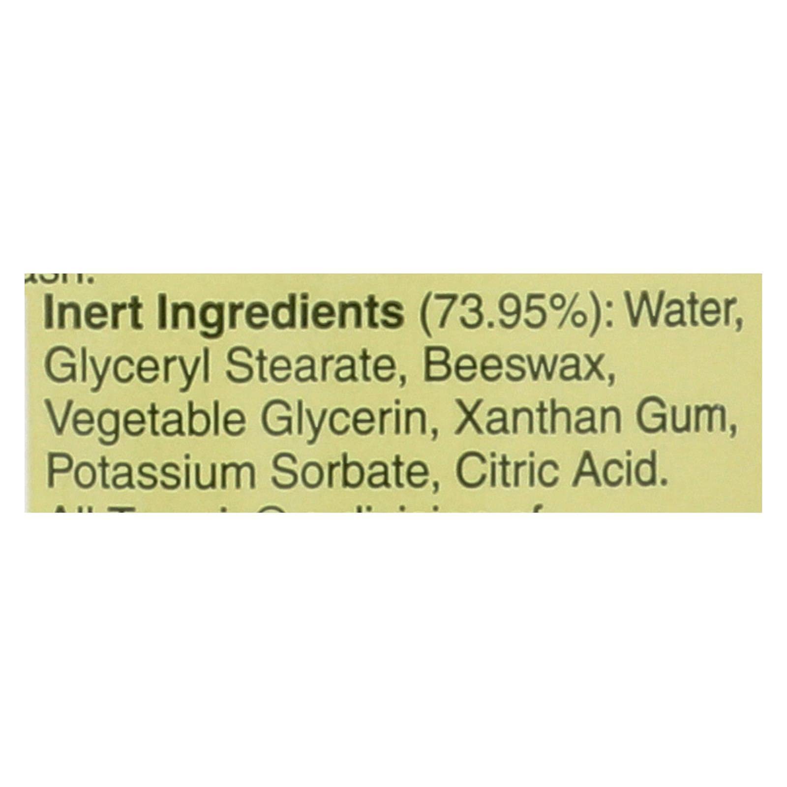 All Terrain Herbal Armor Spray étiquette indiquant huiles essentielles et utilisation extérieure pratique