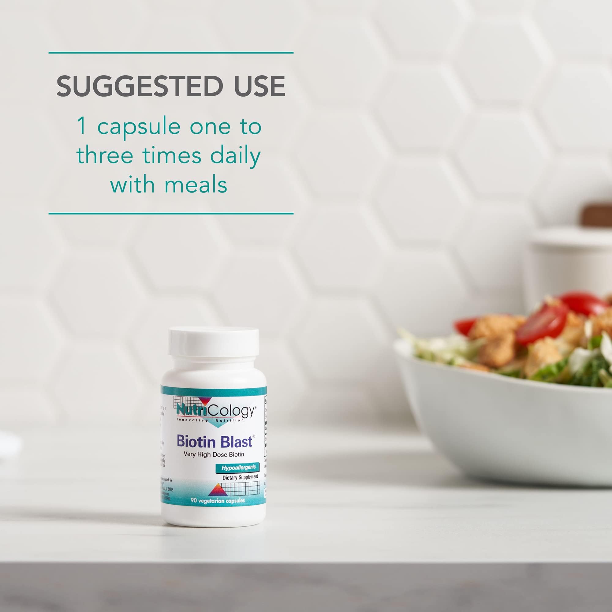 Nutricology HiBiotin – capsule ouverte montre la texture et la gélule facile à avaler