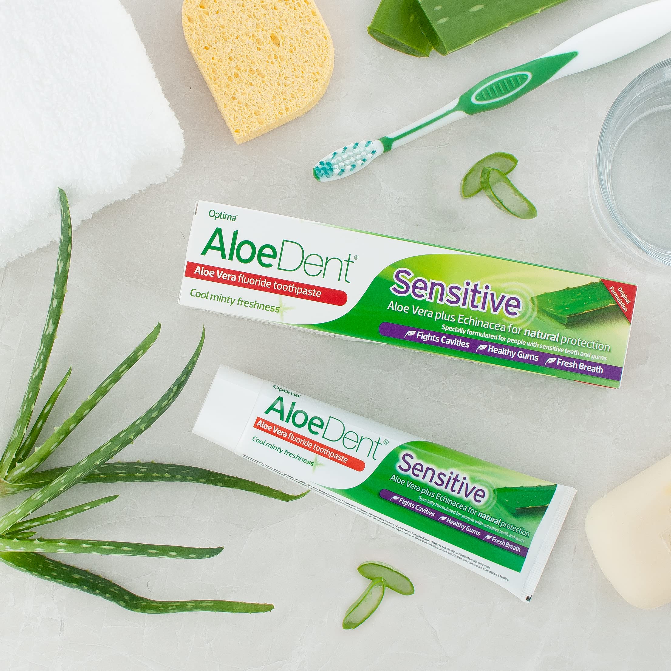 AloeDent Sensitive huile d'arbre à thé et menthol, fraîcheur après brossage.