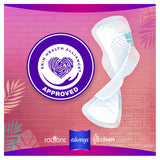 Always Radiant Teen Pads avec ailes et forme qui épouse le corps.