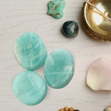 Amazing Gemstone amazonite-pierre-inquietude-quotidien: soulagement tactile lors des moments de stress.