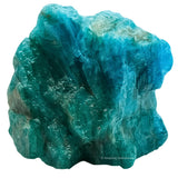 Apatite verte brute d'Amazing Gemstone en gros plan, favorise concentration et connexion terrestre.