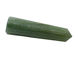 La baguette Amazing Gemstone en cristal d’aventurine verte déploie l’énergie à l’extérieur.