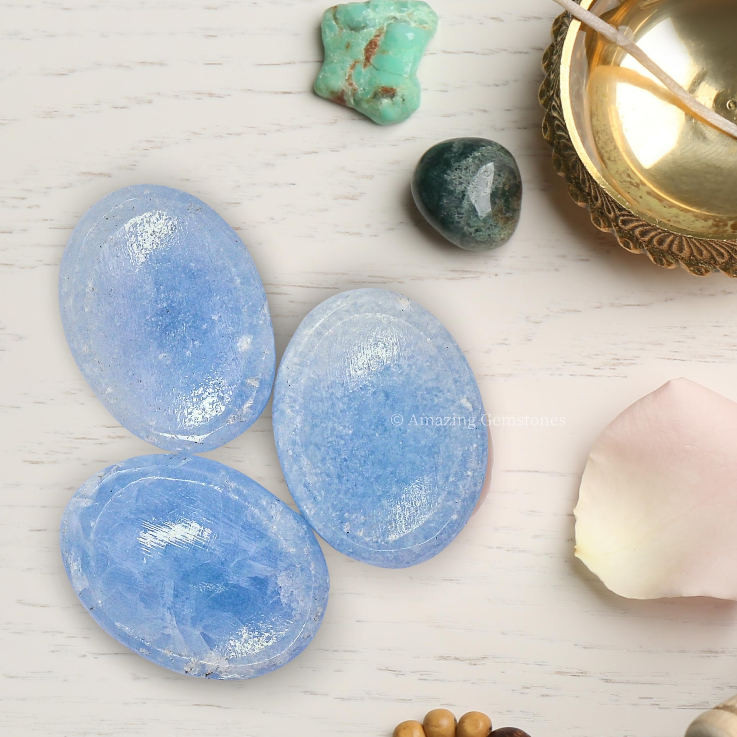 Amazing Gemstone – brillance naturelle calcite bleue, accent visuel pour rituel de méditation.