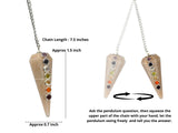 Amazing Gemstone cabochon chakra sur pendule, focal visuel pour l'harmonisation.