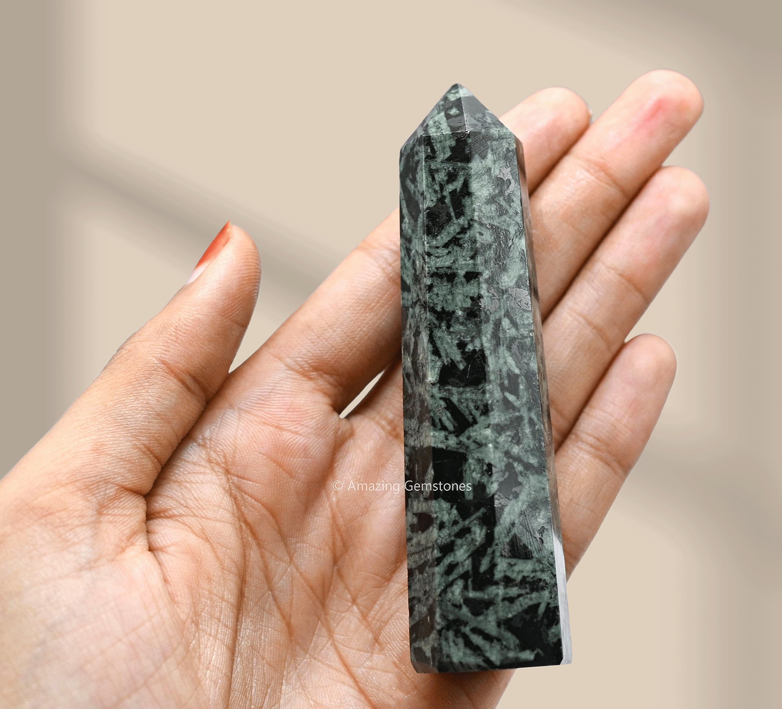 Amazing Gemstone Centre Cristal : facilite la grille et la concentration des intentions.
