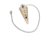 Amazing Gemstone chaîne et pendule avec quartz clair, utile pour les rituels énergétiques.