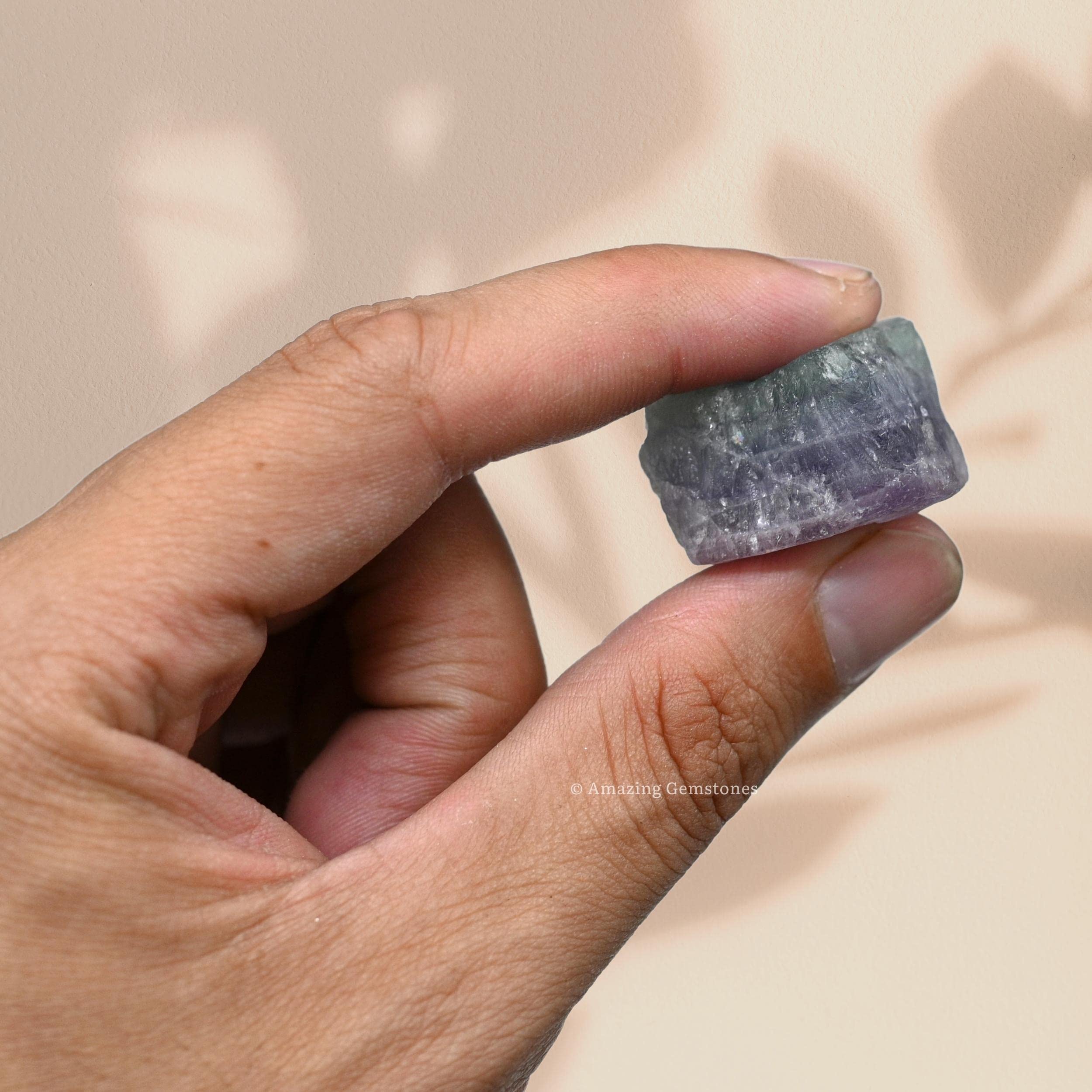 Sensation au toucher de la fluorite brute d'Amazing Gemstone.