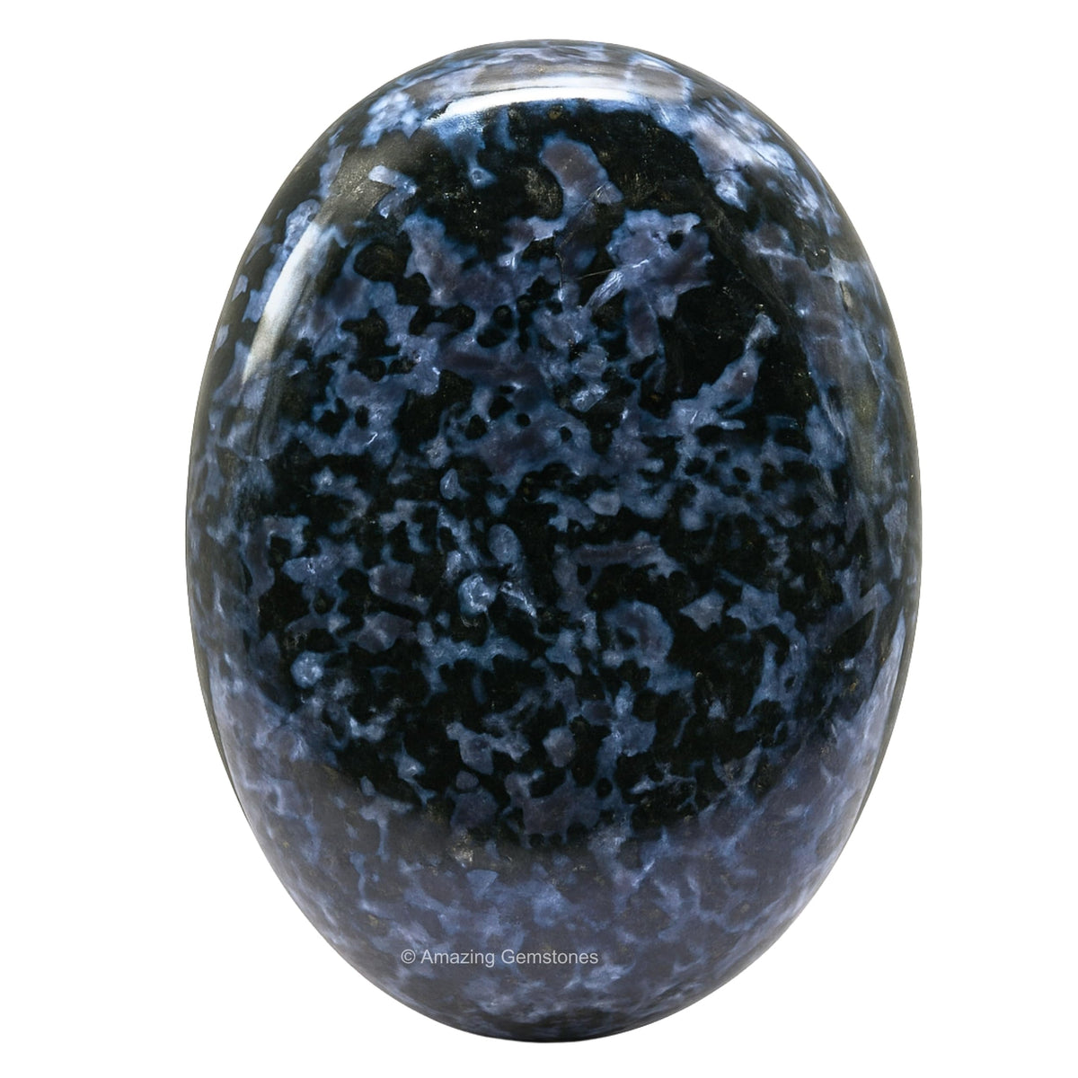 Amazing Gemstone Indigo Gabbro Palm Stone en main pour la méditation.