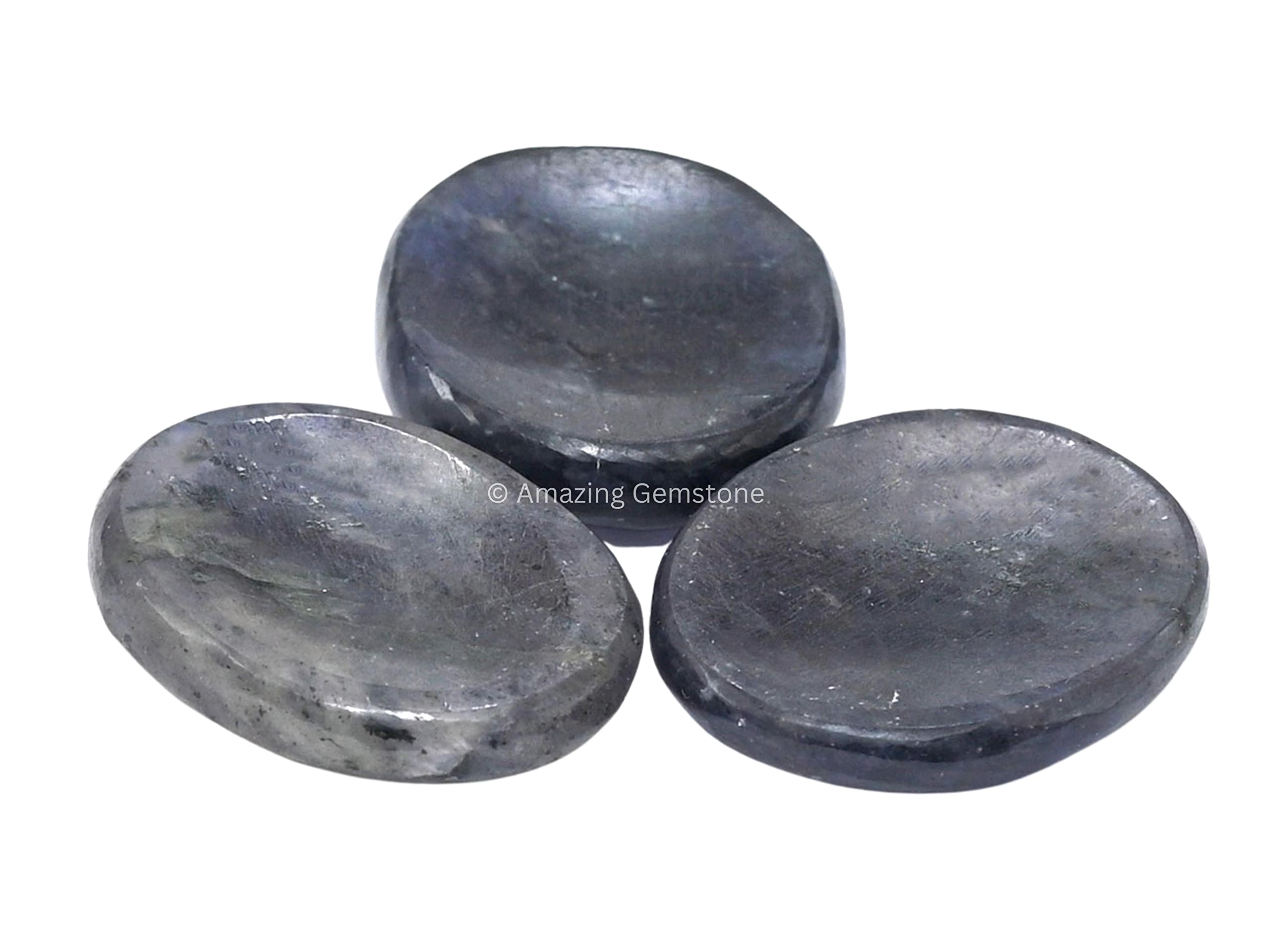 Amazing Gemstone iolite – petite pierre zen, parfaite pour les pauses tranquilles.