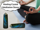 Amazing Gemstone Labradorite – obélisque énergie offrant une protection douce dans l'espace.