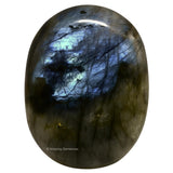 Amazing Gemstone Labradorite : pierre paume idéale pour méditation et équilibre énergétique.