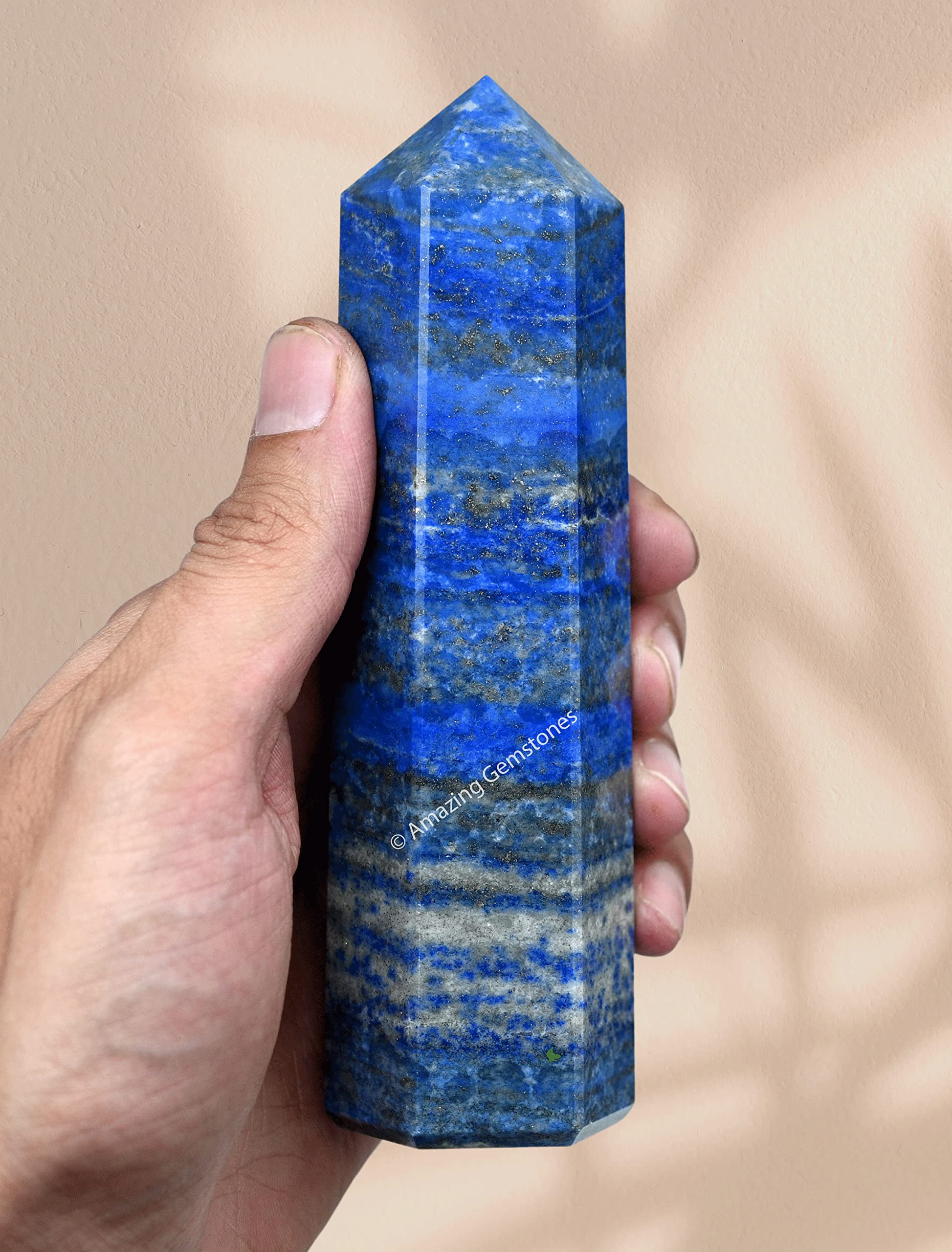 Amazing Gemstone – emplacement bureau avec l'obélisque Lapis Lazuli pour une ambiance calme.