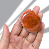 Amazing Gemstone: main lors de méditation jaspe chocolat, outil simple pour se recentrer.