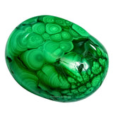 Amazing Gemstone Malachite: pierre palmaire usage méditation guidée pour calme et concentration.