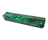 Amazing Gemstone Malachite Tower – détail gravé pour observation et focalisation.