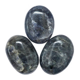 Amazing Gemstone – pierre iolite utilisée en méditation et pratiques zen.