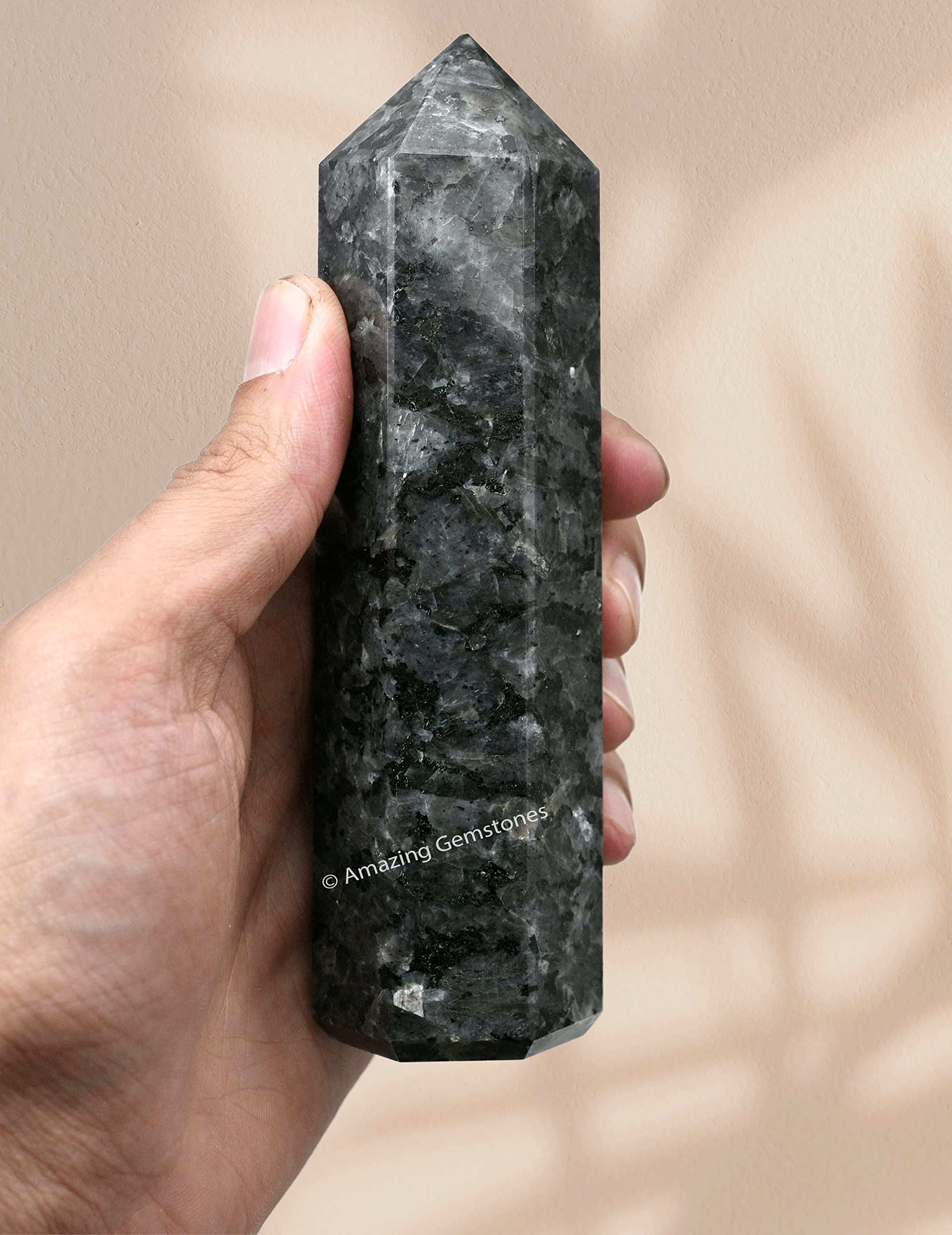 Amazing Gemstone méditation avec larvikite pour favoriser le calme et la concentration.