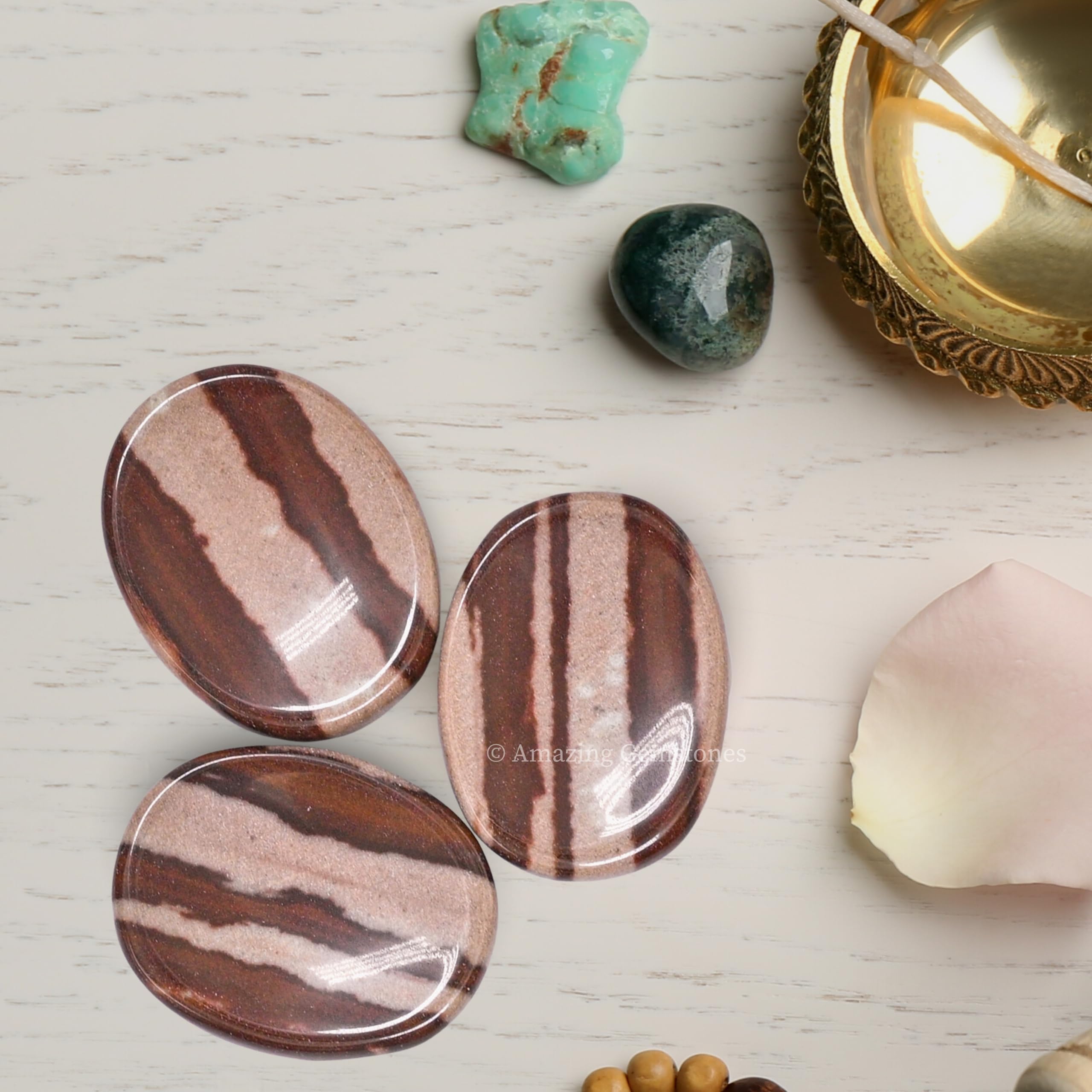 Amazing Gemstone Narmada Shiva Lingam, cristaux-authentiques, ajoute de l'authenticité à votre pratique.