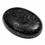 Amazing Gemstone Nuummite : pierre palmaire zen favorisant concentration et calme intérieur.