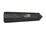Amazing Gemstone Nuummite tours focus-energie soutient équilibre et concentration