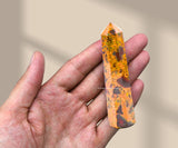 Amazing Gemstone obélisque cristal jaspe fruit – idéal pour la méditation et l'équilibre.