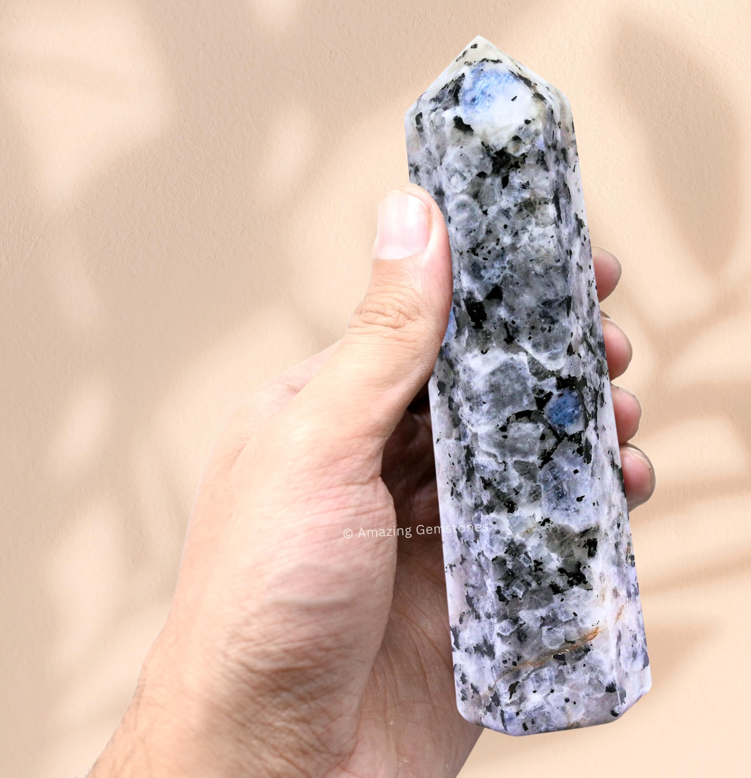 Amazing Gemstone pointe cristal lune arc-en-ciel, centre utile pour grille cristalline.