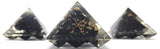 Pyramide orgonite Amazing Gemstone 30mm avec cristaux, ambiance zen potentielle.