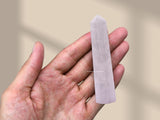 Amazing Gemstone Pink Calcite tour-cristal-pointe évoque protection et atmosphère apaisante
