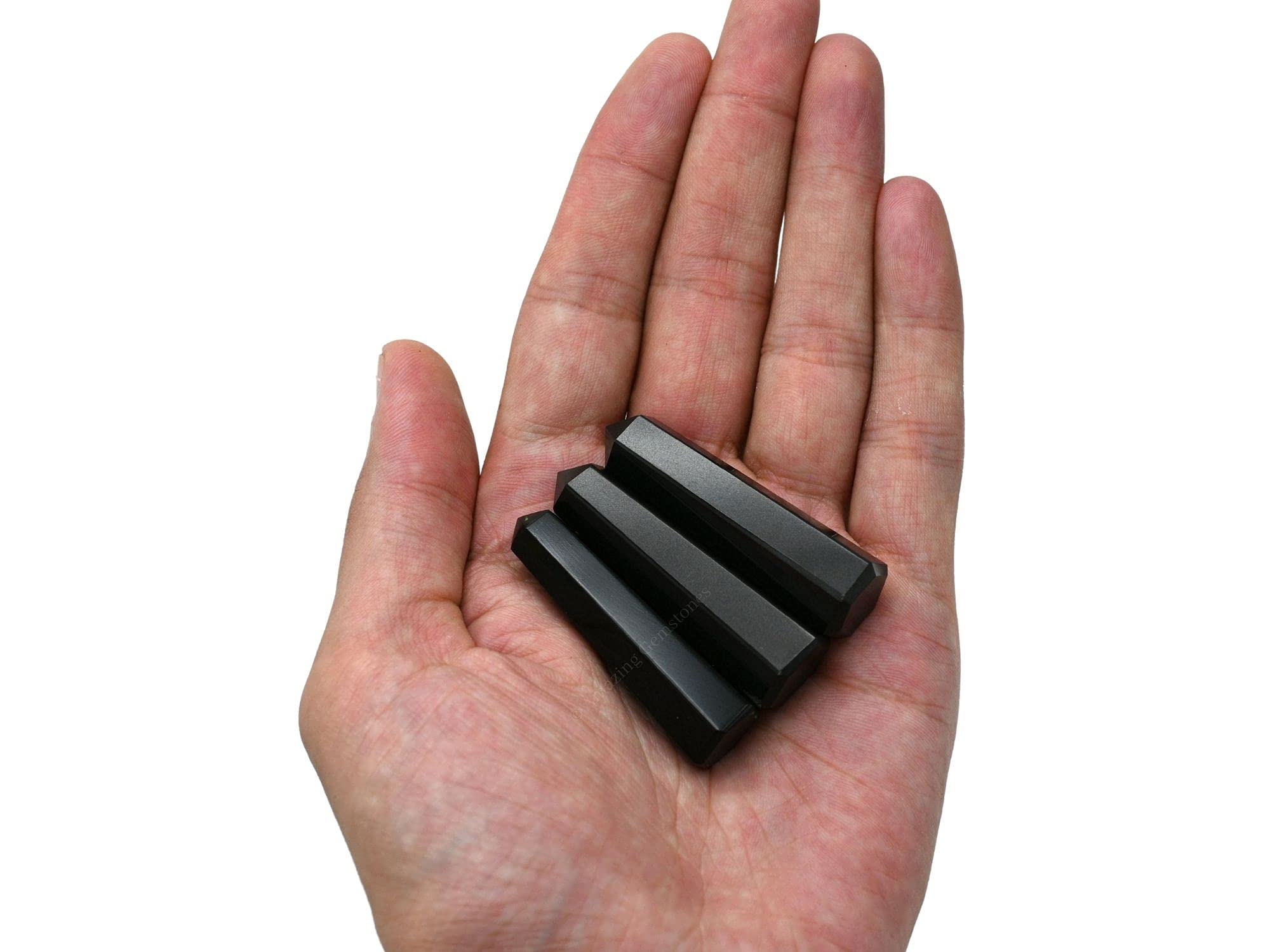 Amazing Gemstone pointe-cristal-agate-noir : focalise l’énergie pour la concentration.