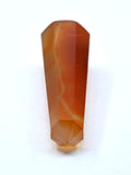 Amazing Gemstone pointe cristal carnelian onyx : énergie ciblée pour méditation et concentration.
