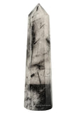 Pointe quartz noir rutilé par Amazing Gemstone pour canaliser l'énergie et revitaliser l'espace.