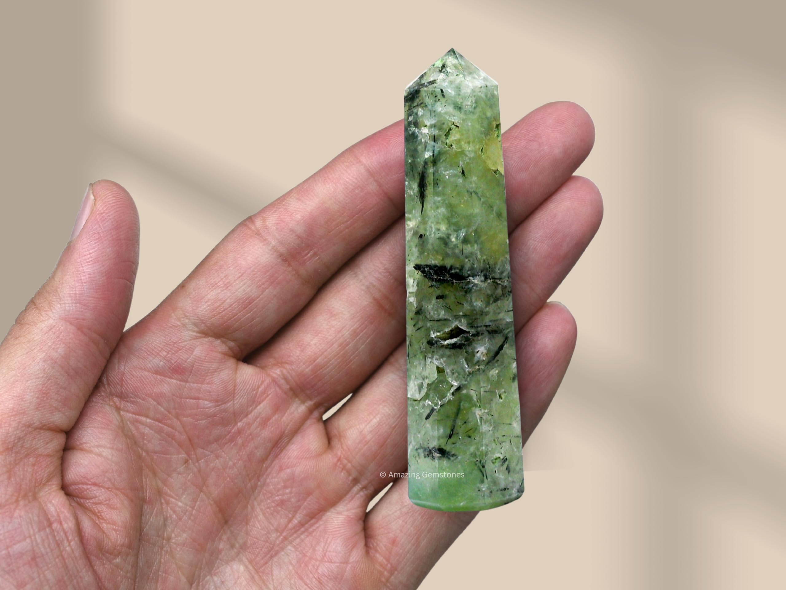 Amazing Gemstone Prehnite tour obelisque-energie-renforcee: amplification d'énergie pour ambiance calme.