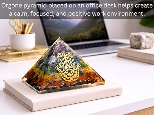 Amazing Gemstone pyramide orgonite papier-poids-méditation, utile comme support lors des sessions.