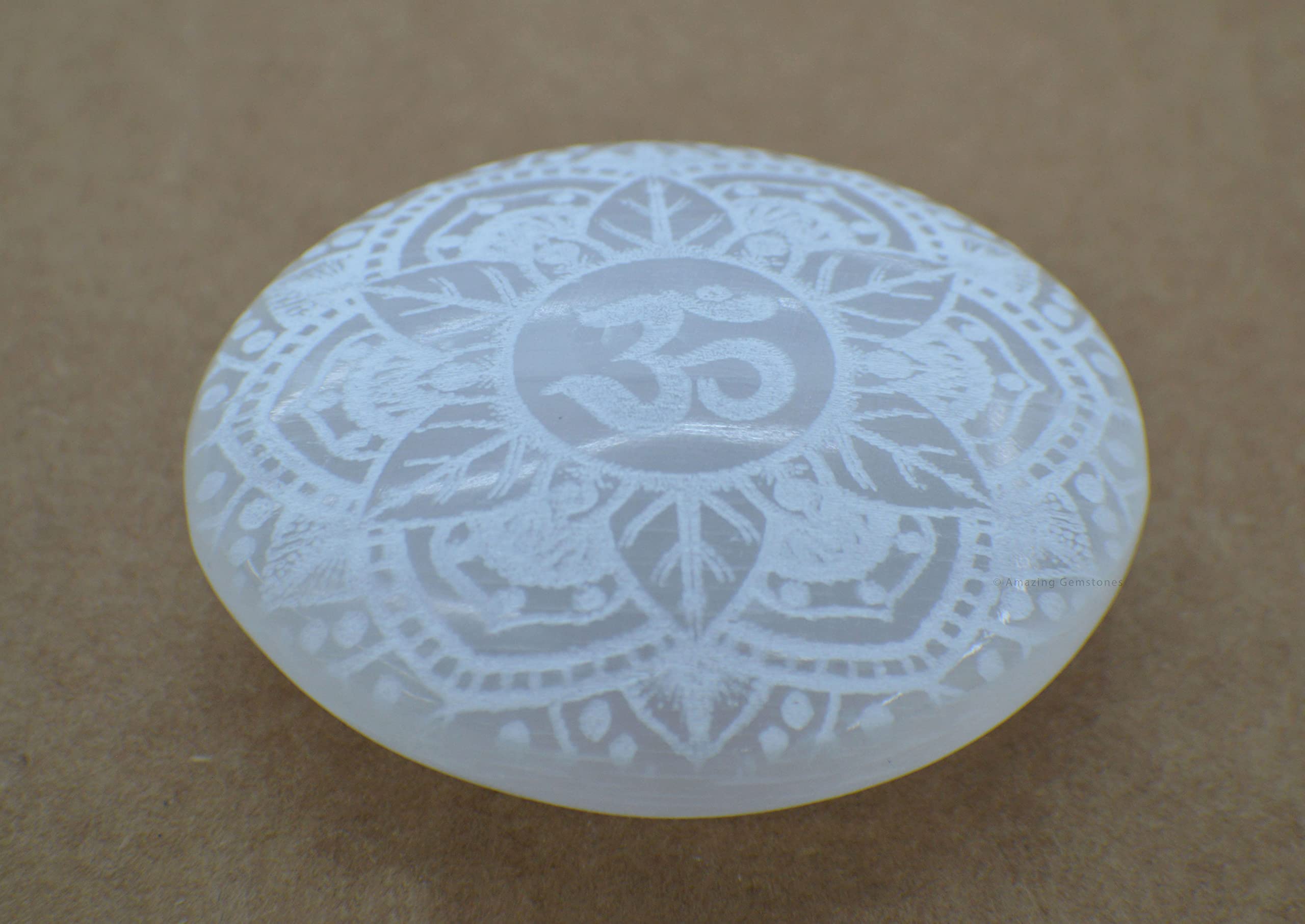 Amazing Gemstone Selenite: équilibre des chakras, pierre paume pour alignement énergétique.