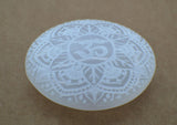 Amazing Gemstone Selenite: équilibre des chakras, pierre paume pour alignement énergétique.